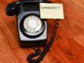 vintage phone with emergency post it
